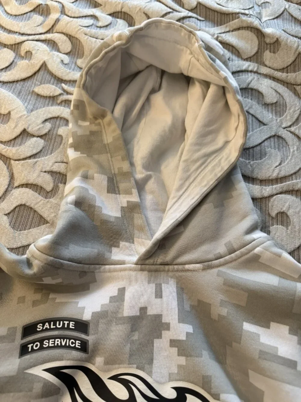 Nike NFL Tennessee Titans Youth Medium 2024 Gray Camo Salute to Service Hoodie
